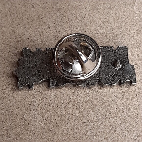 Vintage REDNECK & PROUD OF IT  metal lapel tac pin Silver/Pewter-Tone Western - Picture 3 of 4